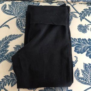 🖤 Old Navy "A Little Yoga" Capri Pants S 🖤